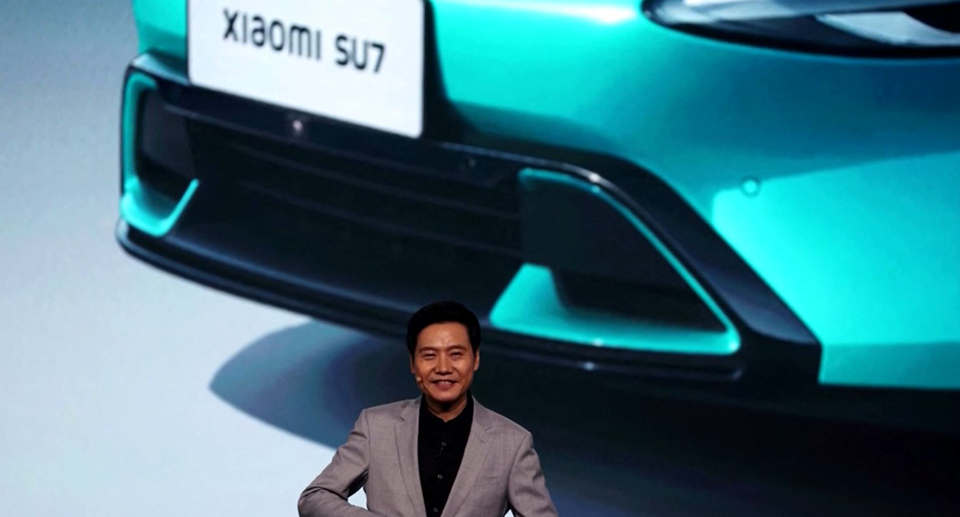CEO Xiaomi zdradza cenę nadchodzącego samochodu, a salony zaczynają prezentować pojazd